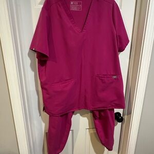 Figs Magenta Scrub Ensemble